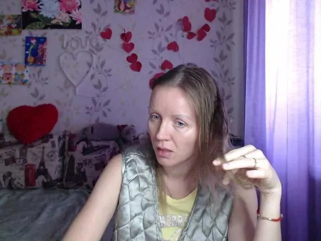 Offline Alenushka888 on BongaCams