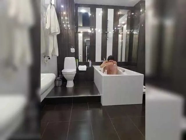 Offline Alex80-201 on BongaCams