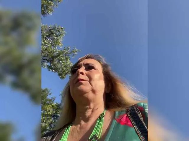 Offline Alina1965 on BongaCams