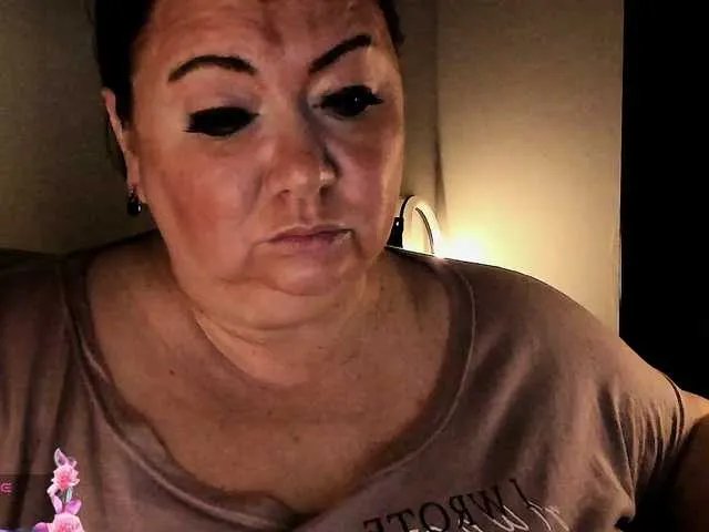 Offline Alinahott1 on BongaCams