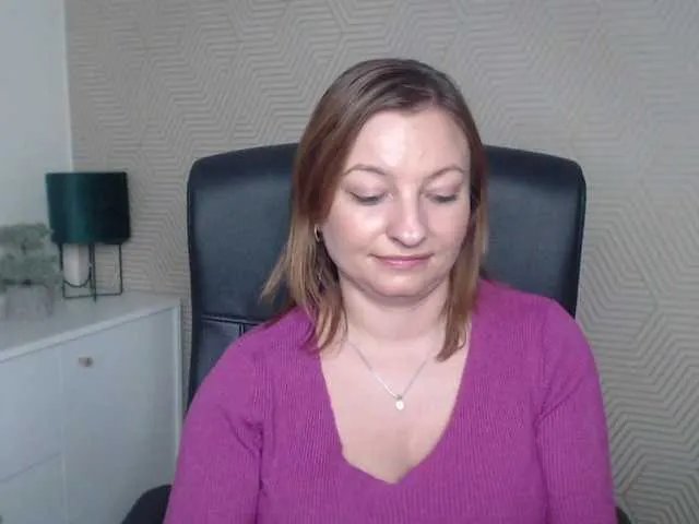 Offline angelaLove13 on BongaCams