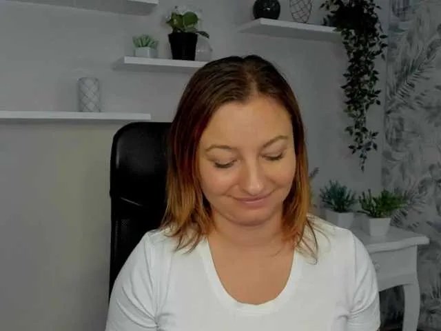 Offline angelaLove13 on BongaCams