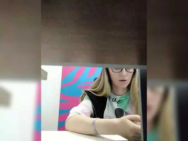 Offline Angelinamik on BongaCams