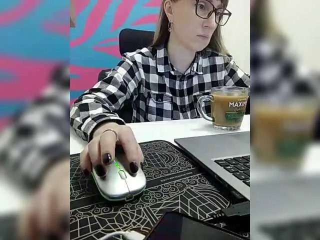 Offline Angelinamik on BongaCams