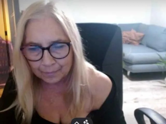 Offline BlondeSofia on BongaCams