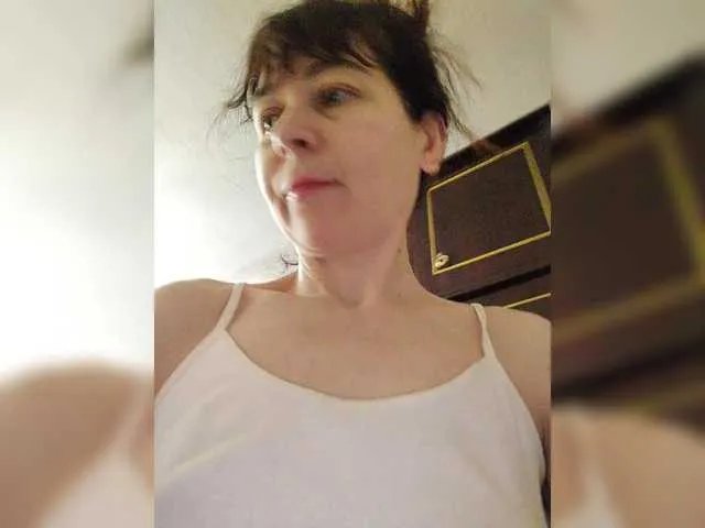 Offline caroliiine on BongaCams