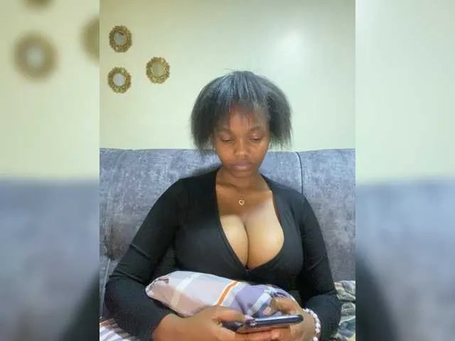 Offline Curvy-maxy9 on BongaCams