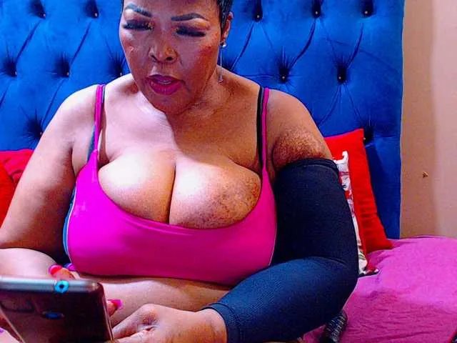 Freechat Ebonycandy10 on BongaCams