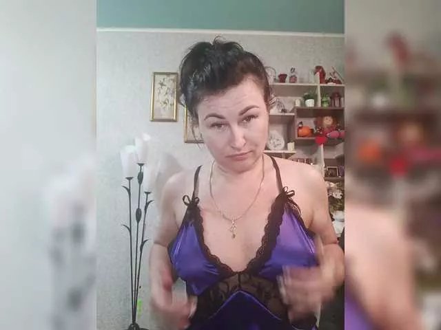 Offline ElenaDroseraa on BongaCams