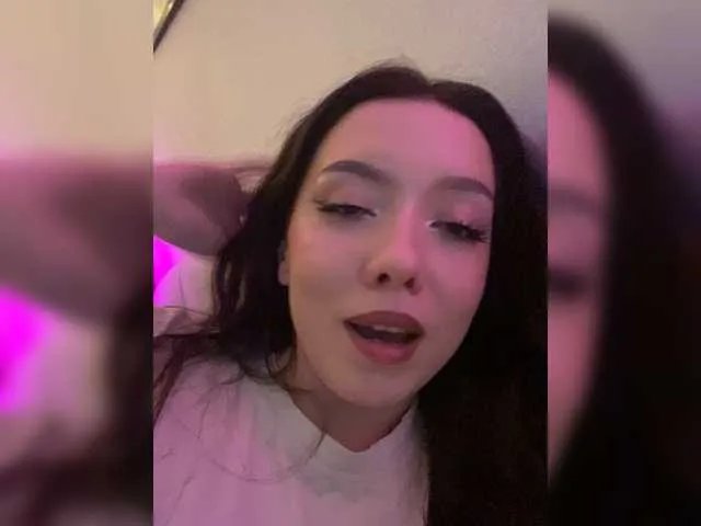 ElliLin on BongaCams 