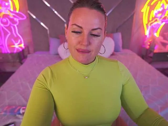 Freechat KiraCandyS on BongaCams