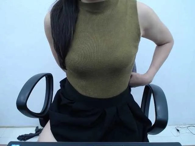 Offline Lady-Young on BongaCams