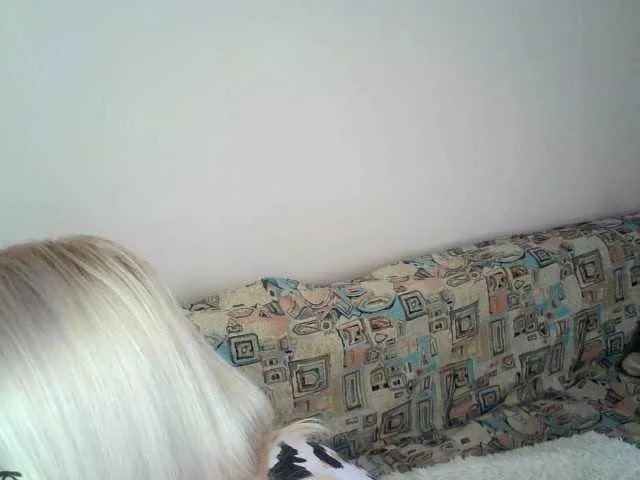 Offline luckybitch on BongaCams