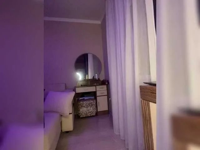 Offline Myr-kiss on BongaCams