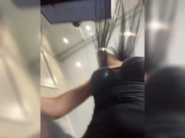 Offline Nicol on BongaCams