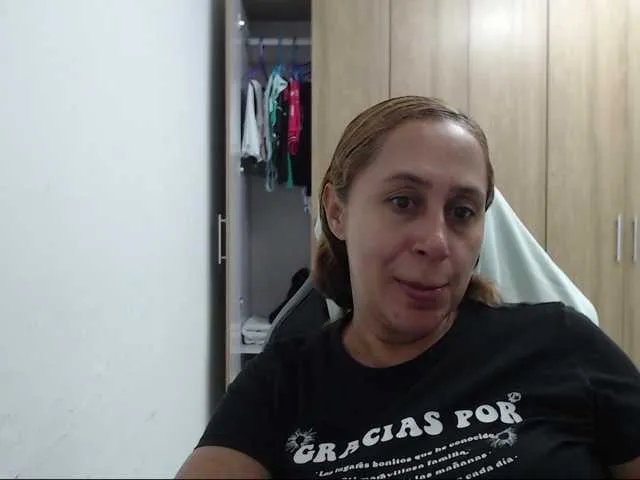 Offline RoxanaMilf on BongaCams