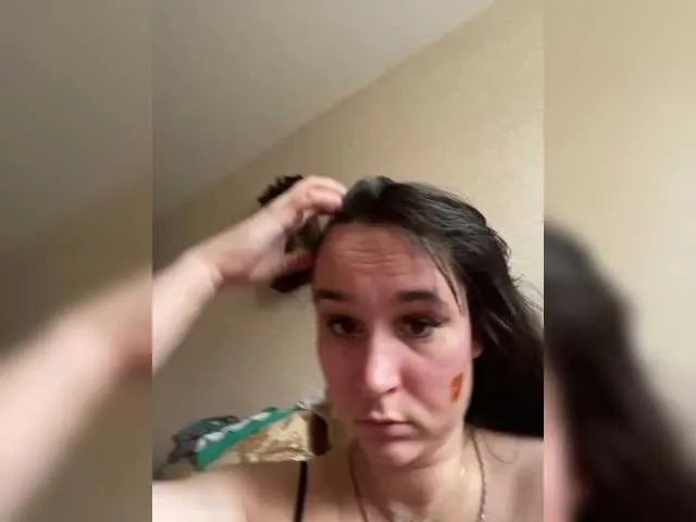 Freechat SaliiOnli on BongaCams