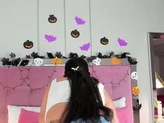 Freechat ahincale on CamSoda