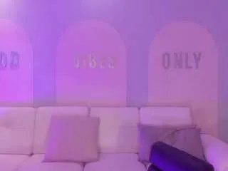 Offline amber-stonee on CamSoda