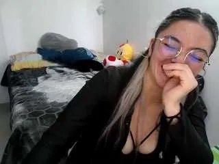 Offline cameliasaenz on CamSoda
