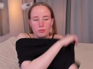 Freechat cassiekelman on CamSoda