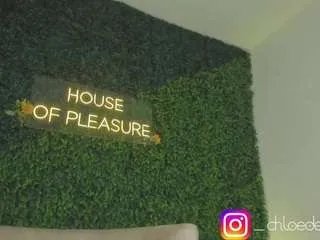 Offline chloedee on CamSoda