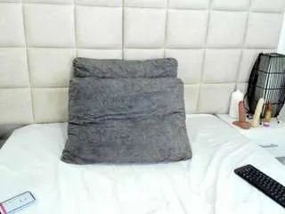 Offline crysttall on CamSoda