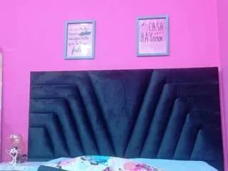 Freechat cutepetitee on CamSoda