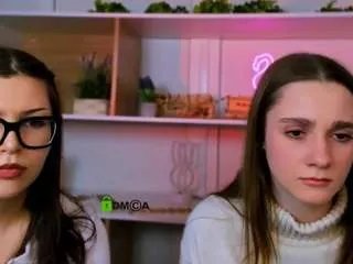 Freechat elara-doll on CamSoda