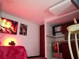 Freechat girl-hotbicth on CamSoda