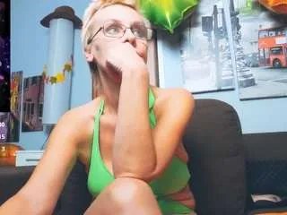 Offline helgahimmele on CamSoda