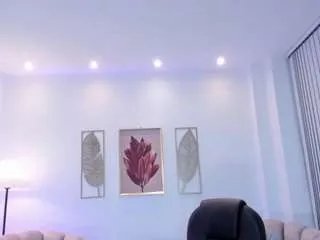 issi-loren on CamSoda 