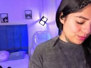 Offline ivynaugthyqueen on CamSoda