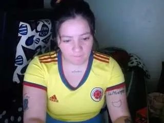 jullymessyy on CamSoda 