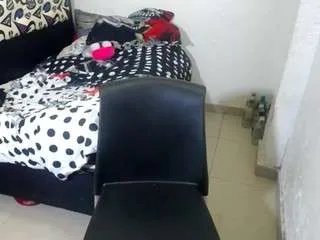 jullymessyy on CamSoda 