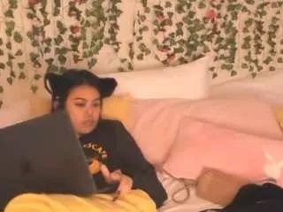 Offline katinyellow on CamSoda