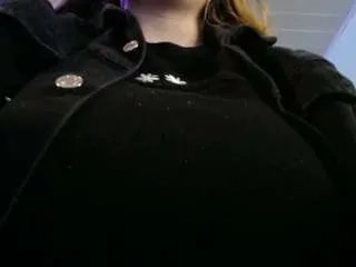 Offline layna-cold on CamSoda