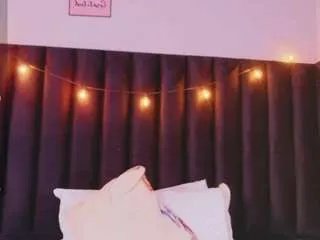 Freechat littleebluee on CamSoda