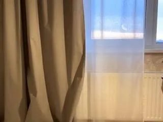 Offline mayrahux on CamSoda