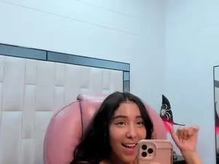 Freechat misssophiery on CamSoda