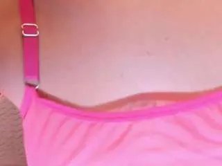 Freechat mollyhugs on CamSoda