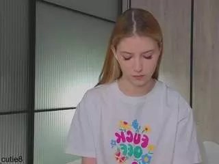 Offline monikacutie on CamSoda