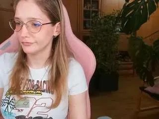 Freechat nicolebloom on CamSoda