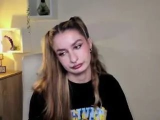 ninablond1 on CamSoda 