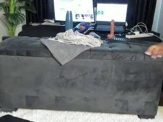 Freechat perfect-black-ass on CamSoda