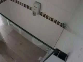 Freechat voyeurcam-jb-shower-1 on CamSoda