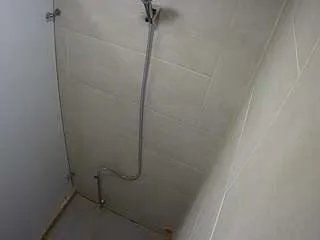 Freechat voyeurcam-jb-shower-1 on CamSoda