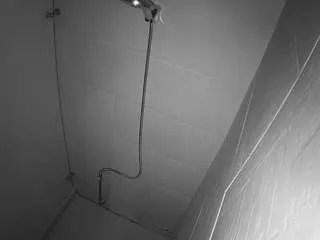 Freechat voyeurcam-jb-shower-1 on CamSoda