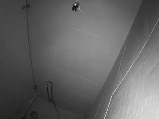 Freechat voyeurcam-jb-shower-1 on CamSoda