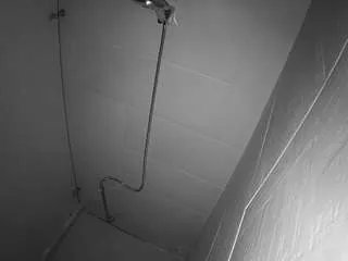 Freechat voyeurcam-jb-shower-1 on CamSoda